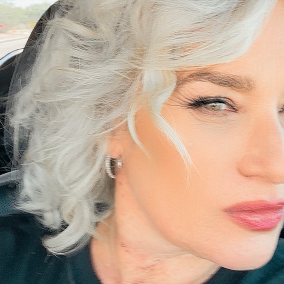 MEET YOUR POSHER - Picture 1 of 16